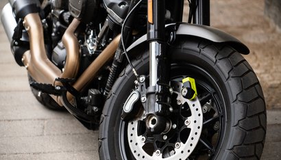 découvrez notre assurance moto économique qui combine protection optimale et tarifs compétitifs. profitez d'une couverture adaptée à vos besoins spécifiques tout en maîtrisant votre budget, pour rouler l'esprit tranquille.