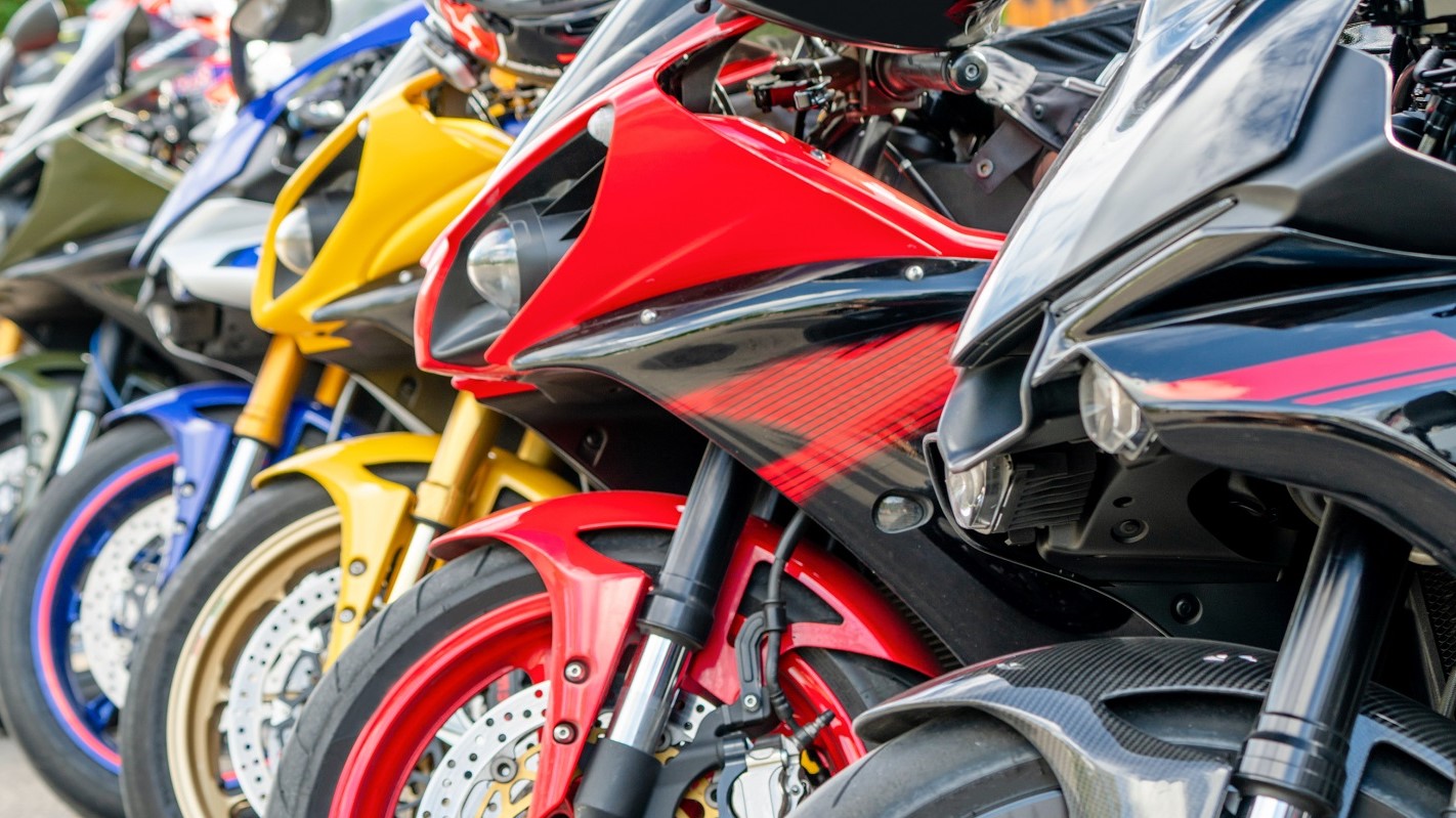découvrez comment faire le meilleur choix pour votre couverture d'assurance moto. comparez les options, comprenez les garanties essentielles et trouvez la protection qui convient à votre style de conduite.