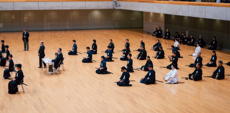 découvrez tout ce qu'il faut savoir sur le choix du mma : conseils pour bien débuter, évaluation des différentes disciplines et astuces pour trouver la bonne gym. plongez dans l'univers passionnant des arts martiaux mixtes !