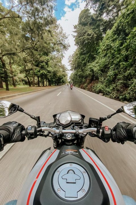 découvrez notre comparatif des meilleures assurances moto pour choisir la couverture qui vous convient le mieux. analysez les prix, les garanties et les avis pour trouver l'assurance idéale qui protégera votre véhicule et votre sécurité sur la route.