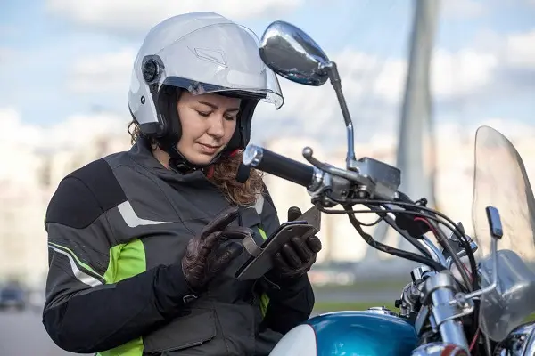 découvrez comment choisir une assurance motard pas cher qui répond à vos besoins. comparez les offres, trouvez les meilleures garanties et économisez sur votre prime d'assurance tout en protégeant votre moto.