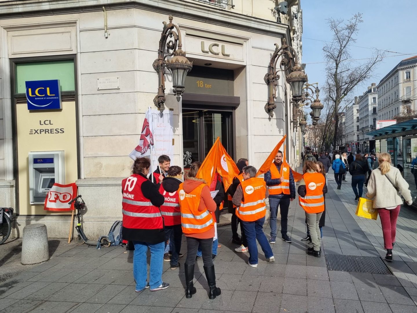 découvrez l'assurance santé lcl, une solution complète pour protéger votre santé et celle de votre famille. profitez de garanties adaptées à vos besoins, d'un réseau de soins élargi et d'un service client à l'écoute. sécurisez votre bien-être avec lcl.