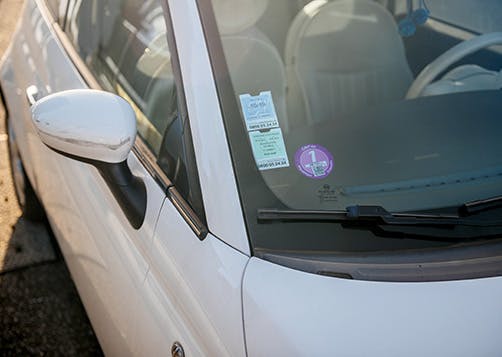 découvrez les tarifs compétitifs de l'assurance auto lcl. protégez votre véhicule avec des formules adaptées à vos besoins et un service client réactif. comparez nos offres et choisissez la meilleure protection pour votre auto.