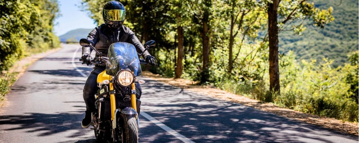 découvrez notre guide complet sur les assurances moto : conseils, astuces et tout ce que vous devez savoir pour choisir la meilleure couverture pour votre deux-roues, tout en respectant votre budget.