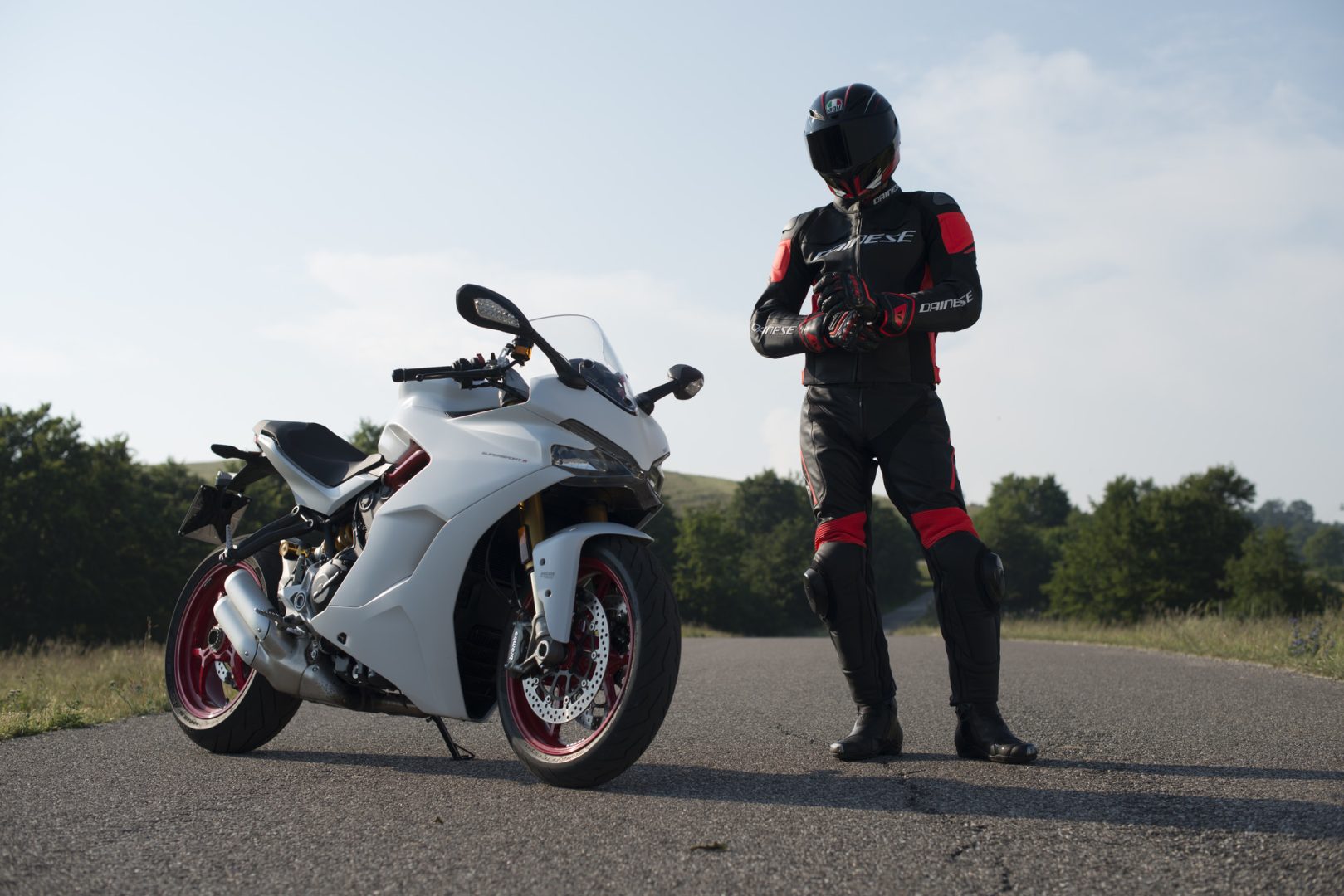 découvrez comment choisir la couverture idéale pour votre moto. protégez votre véhicule des intempéries et des rayures avec nos conseils sur les matériaux, les tailles et les fonctionnalités essentielles pour garantir une durabilité maximale.